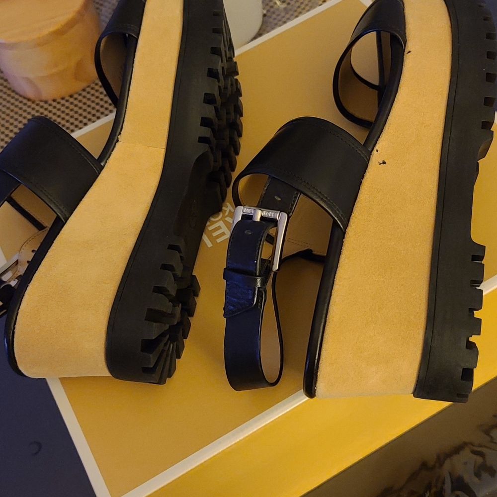 Shoes - Picture 7 of 8